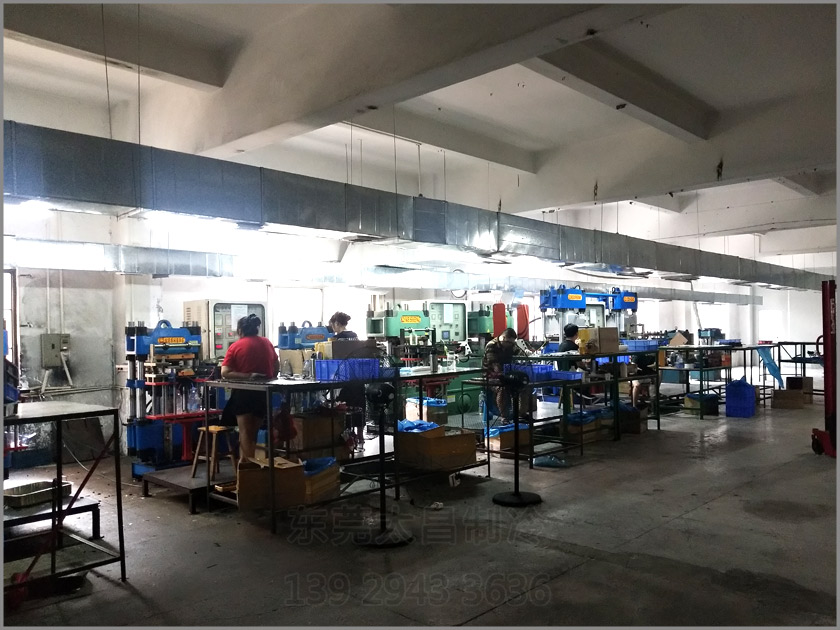 樟木頭吸盤廠車間降溫工程,環(huán)?？照{(diào),車間降溫,大型空調(diào),廠房降溫,潤東方環(huán)?？照{(diào)