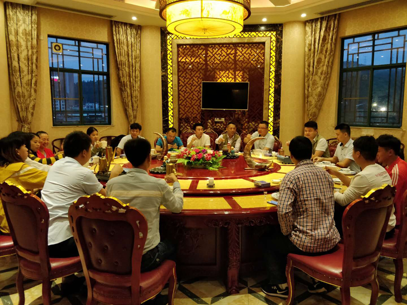 齊心協(xié)力，為公司的未來再創(chuàng)輝煌！